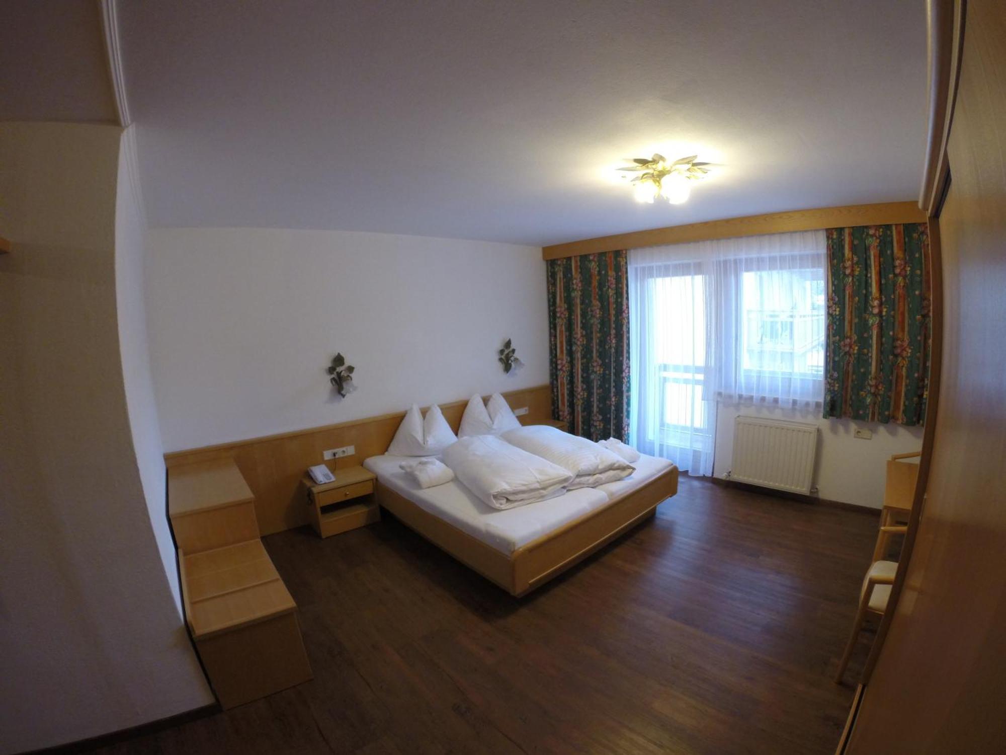 Hotel Alpina Saalbach-Hinterglemm Rom bilde